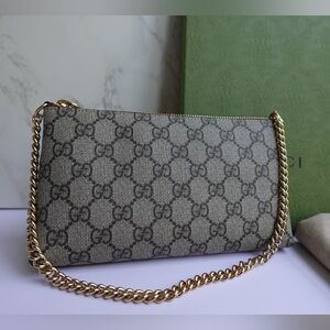 Authentic Brand New Gucci GG Supreme Monogram shoulder bag